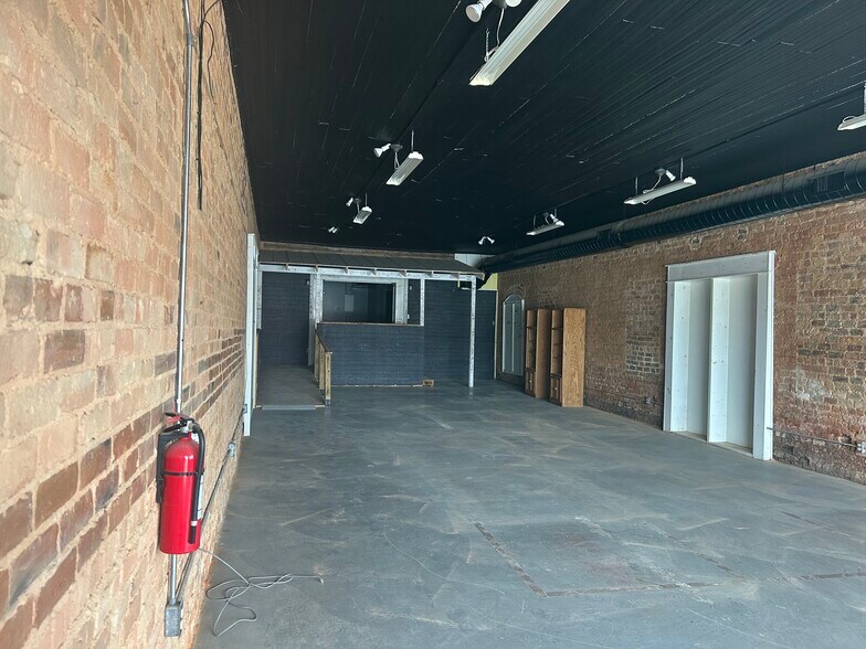 More Photos Of 216 S Main St, Woodruff Storefront For Lease