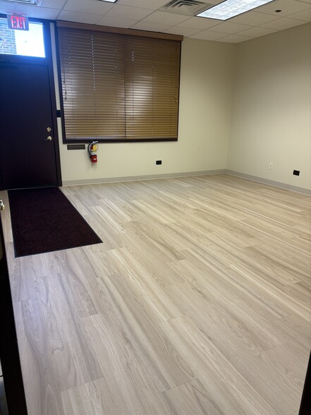 More Photos Of 15028 Cicero Ave, Oak Forest Office For Lease