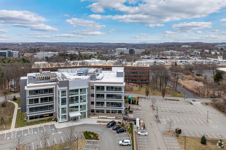 More Photos Of 4 Burlington Woods Dr, Burlington Office For Lease