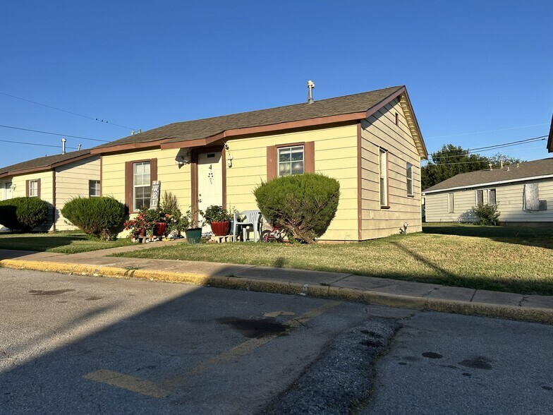 More Photos Of 2011 NW Hoover Ave, Lawton Apartments For Sale