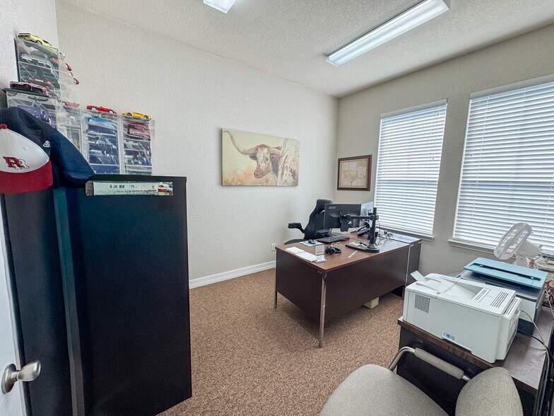 More Photos Of 600 Round Rock West, Round Rock Medical For Lease