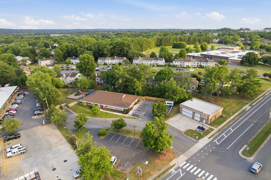 More Photos Of 83 Sugarland Run Dr, Sterling Daycare Center For Lease