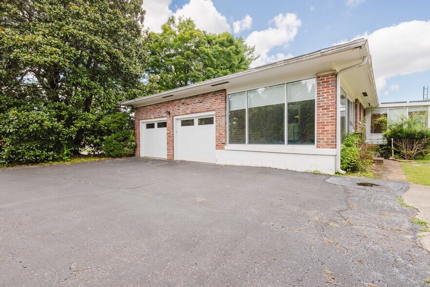 More Photos Of 3025 Breckenwood Dr, Lexington Multifamily For Sale