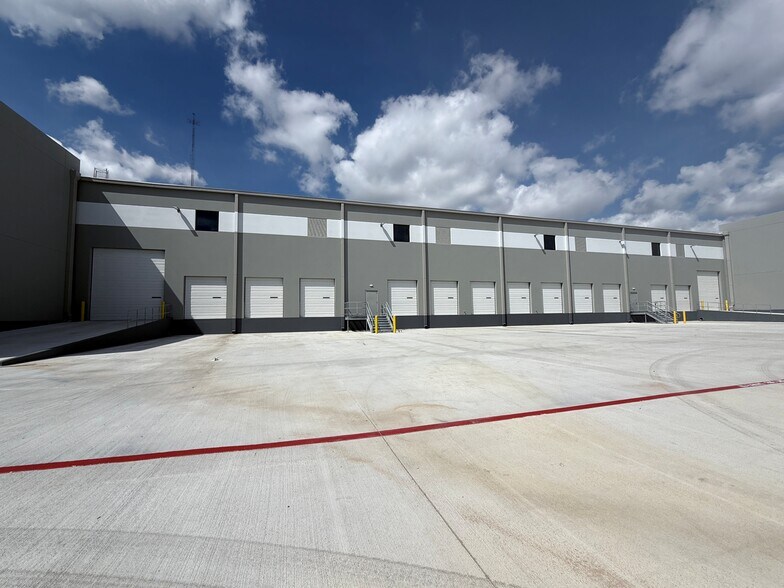More Photos Of 13527 Stafford Rd., Stafford Unknown For Lease