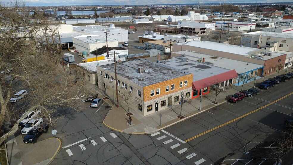 More Photos Of 322-324 W Kennewick Ave, Kennewick Storefront Retail Residential For Sale