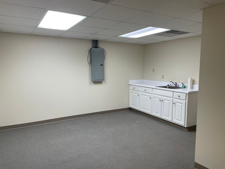 More Photos Of 4010 E North St, Greenville Office For Lease