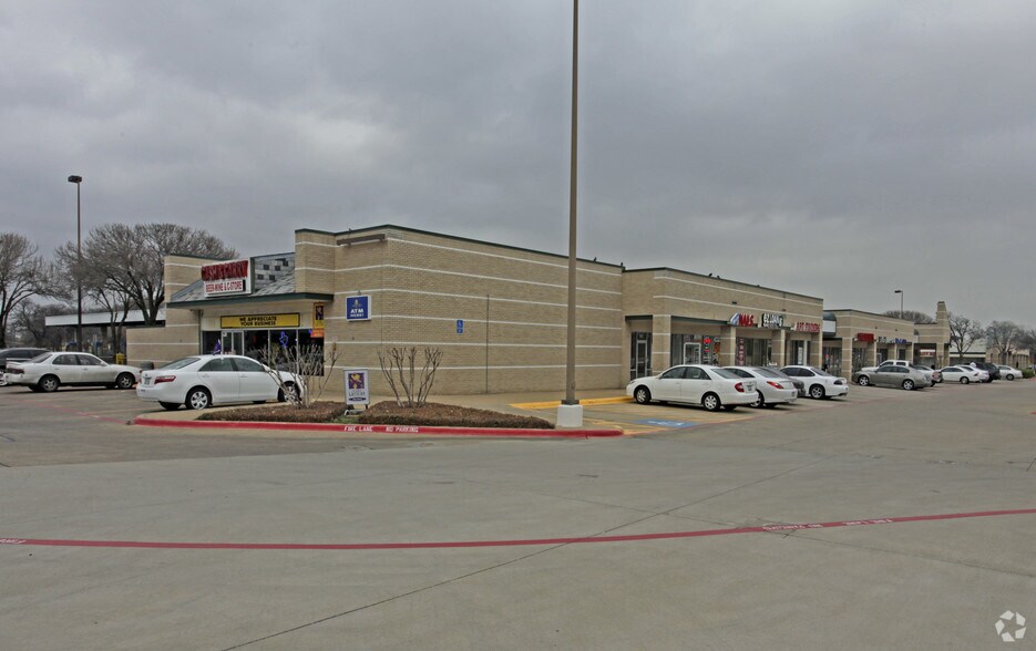 More Photos Of 1861 Brown Blvd, Arlington Unknown For Lease