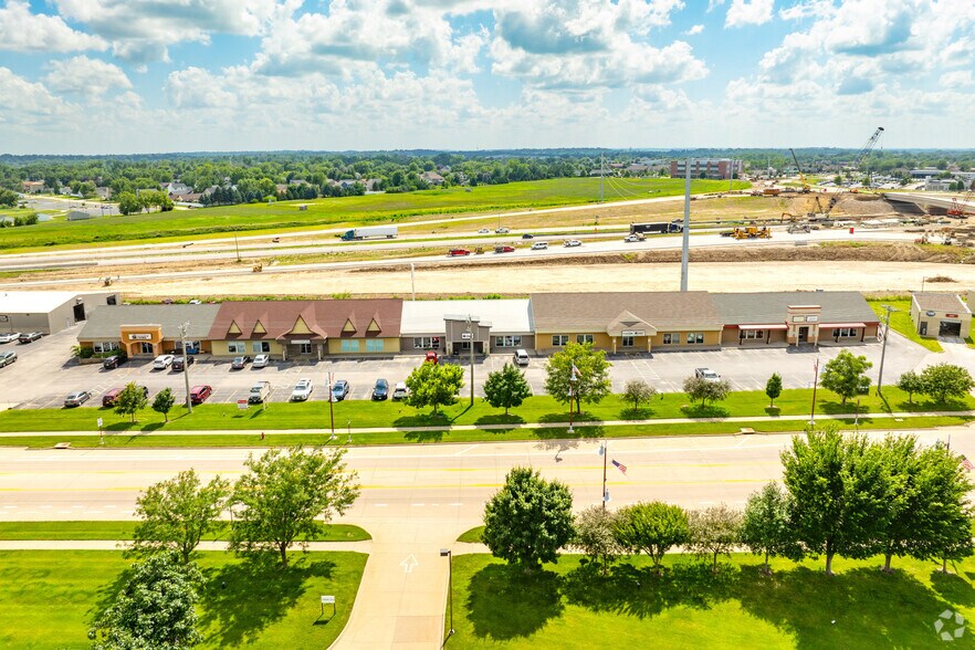 More Photos Of 750-768 Center Point Rd, Hiawatha Storefront Retail Office For Lease