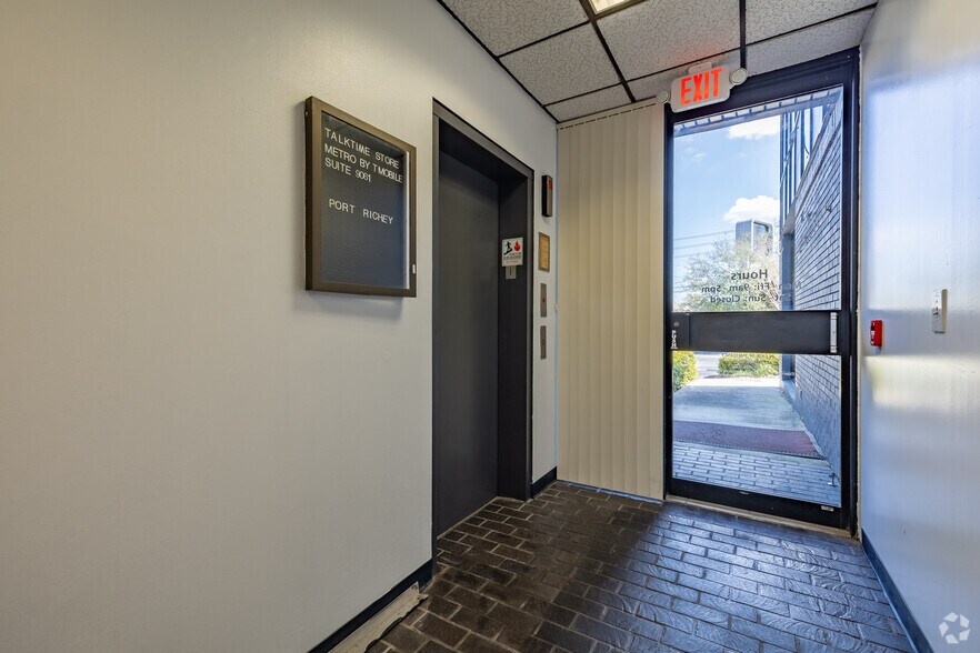 More Photos Of 9037 US Highway 19, Port Richey Office For Sale