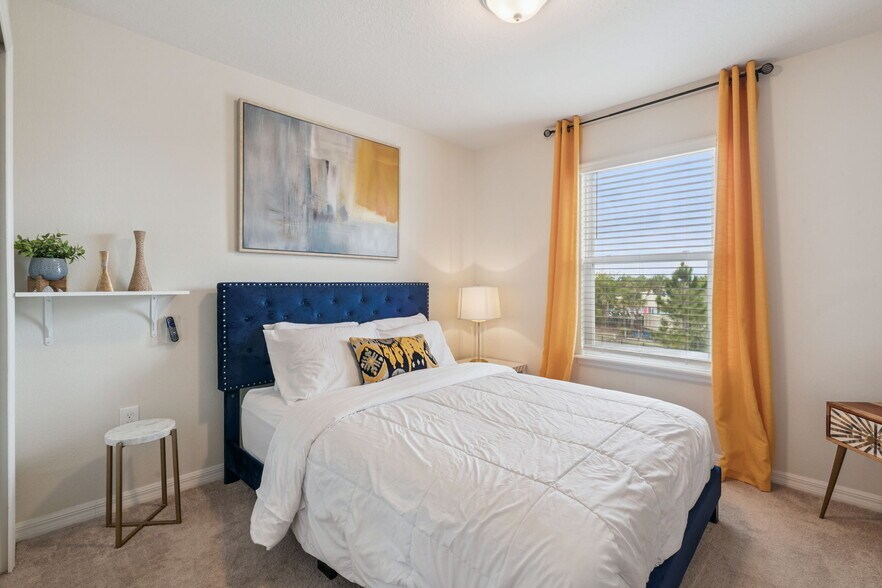 More Photos Of 921 Paradise Dr, Davenport Apartments For Sale