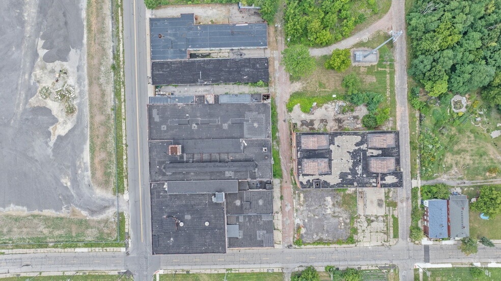 More Photos Of 4444 Lawton Ave, Detroit Warehouse For Sale
