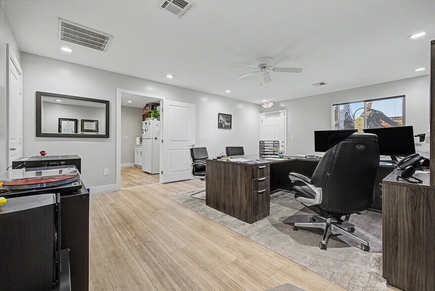 More Photos Of 6470 W Desert Inn Rd, Las Vegas Coworking Space