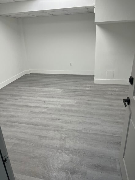 More Photos Of 1926 Hollywood Blvd, Hollywood Office For Lease