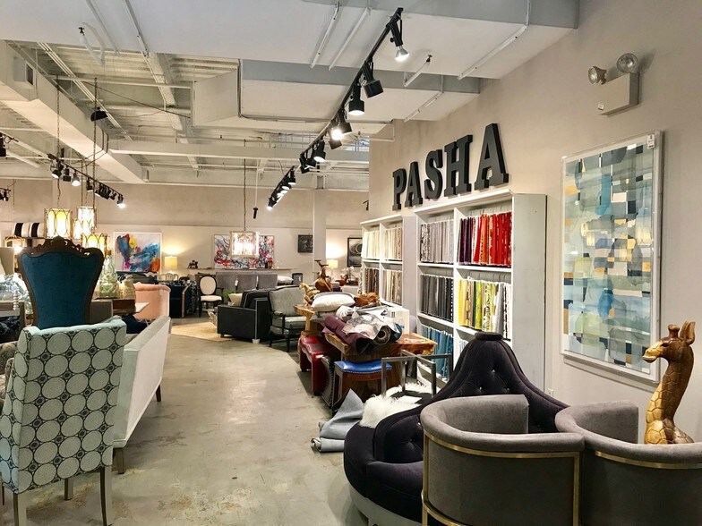 More Photos Of 156 S Main St, High Point General Retail For Lease