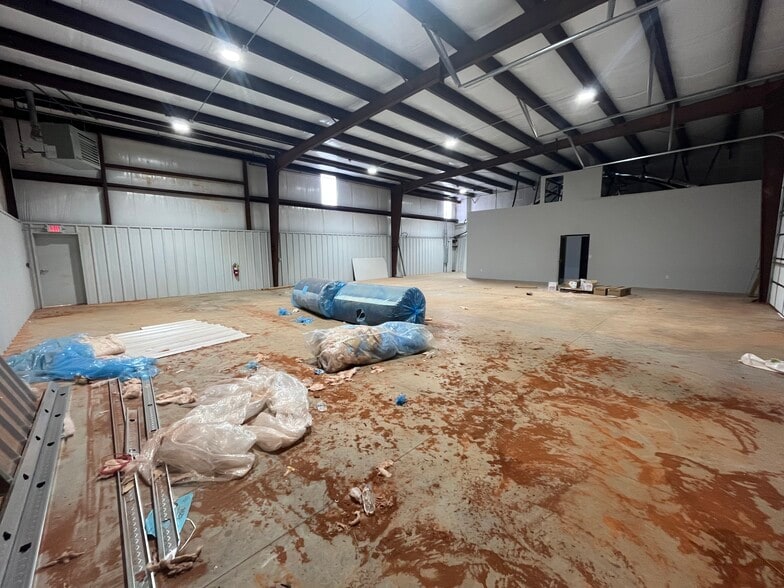 More Photos Of 5130 NW 178th St, Edmond Warehouse For Lease