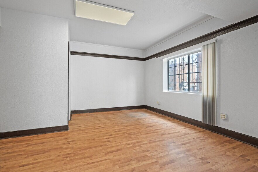 More Photos Of 2422 Montana Ave, El Paso Storefront Retail Office For Sale