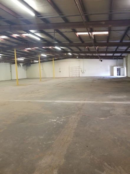 More Photos Of 4528 Stonegate Industrial Blvd, Stone Mountain Distribution For Lease