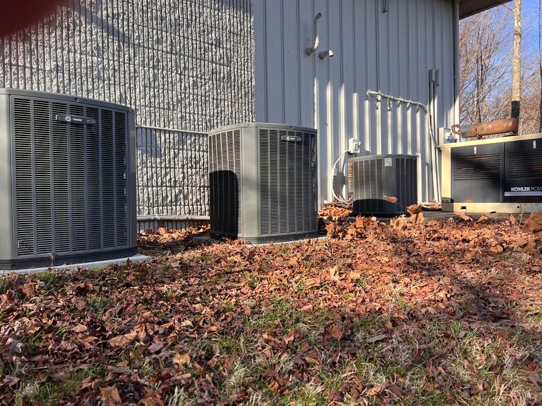 More Photos Of 405 Laburnum Rd, Edgewood Flex For Sale