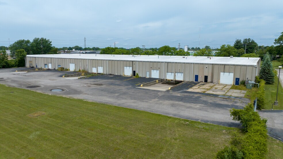 More Photos Of 2750 Lippincott Blvd, Flint Service For Lease
