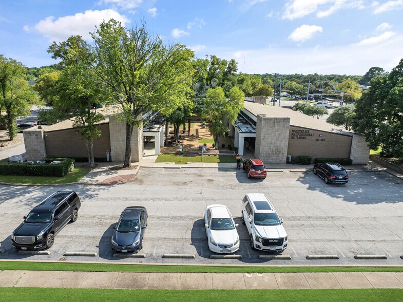More Photos Of 301-323 Westpark Way, Euless Medical For Lease