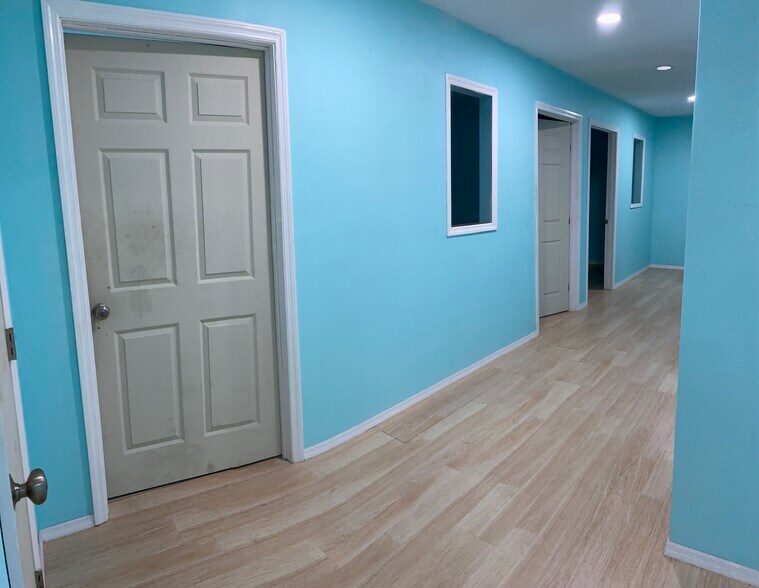 More Photos Of 41 Spring St, Jacksonville Warehouse For Sale
