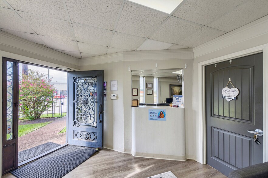 More Photos Of 4005 Broadway St, Houston Medical For Sale