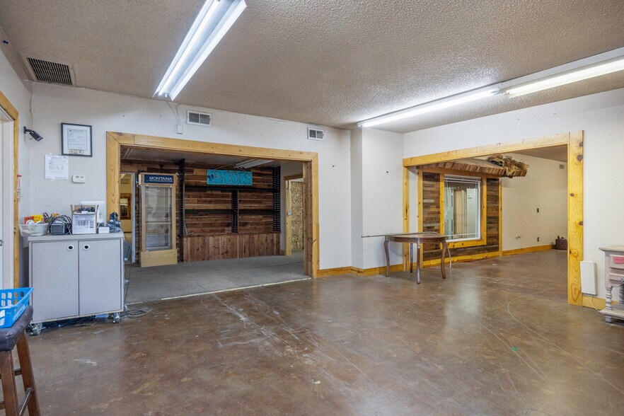 More Photos Of 655 W Cottonwood Ln, Casa Grande Showroom For Sale