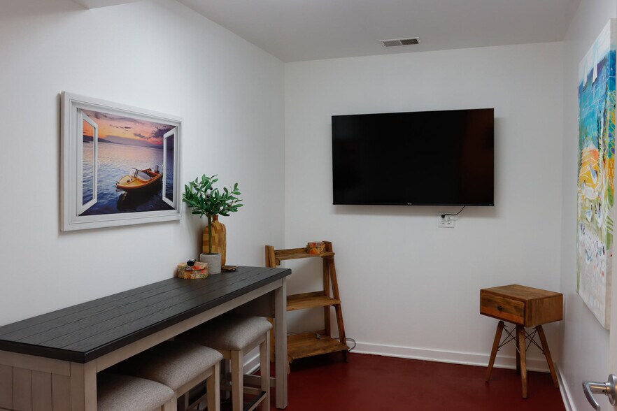 More Photos Of 430 W Center St, Douglas Freestanding For Sale