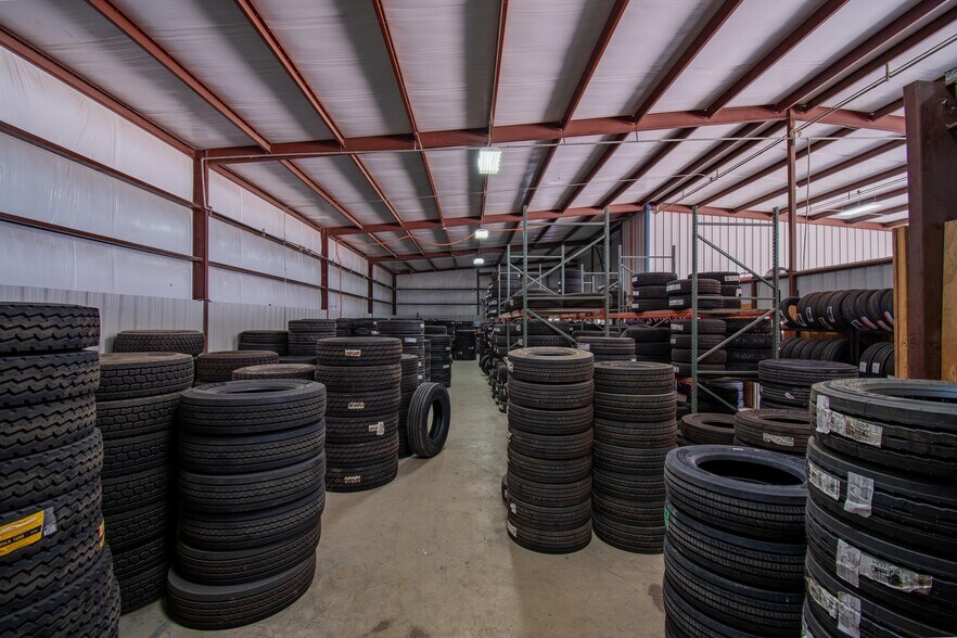 More Photos Of 209 Park Place Blvd, Kenedy Auto Repair For Sale