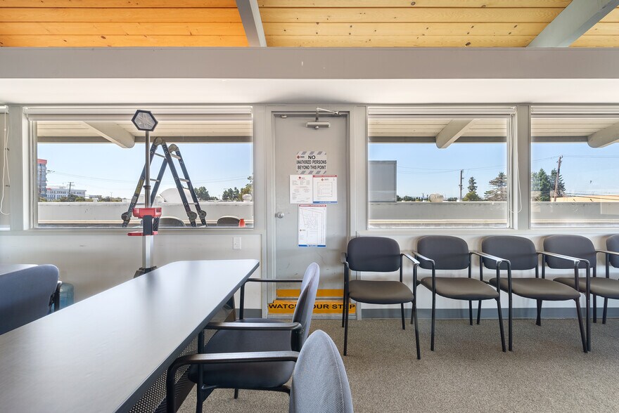 More Photos Of 8399 Edgewater Dr, Oakland Warehouse For Lease