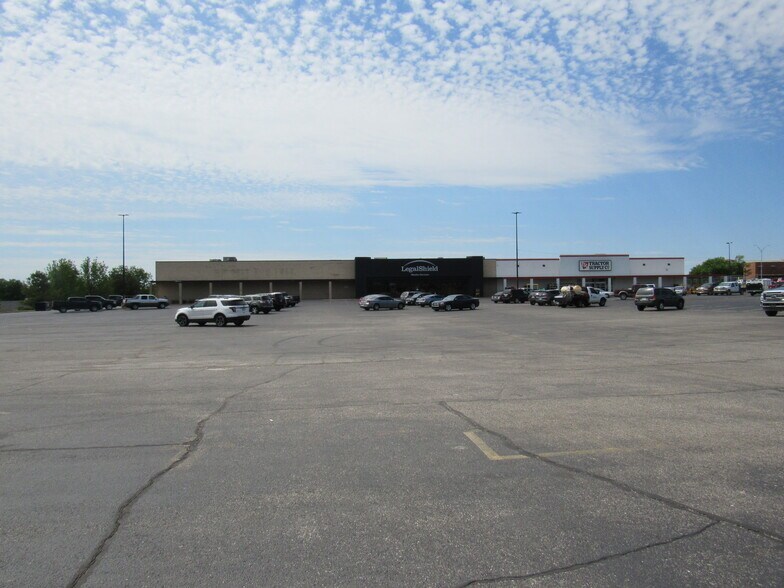 Primary Photo Of 1500 Blk W Plato Rd., Duncan General Retail For Lease