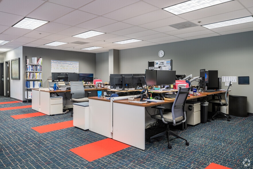 More Photos Of 9355-9375 Dielman Industrial Dr, Olivette Showroom For Lease
