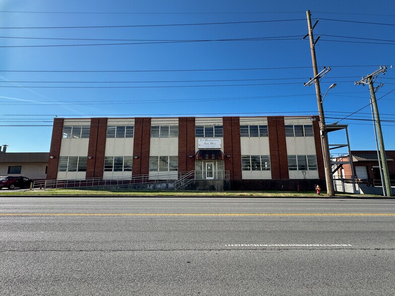 Primary Photo Of 1413-1419 Elm Hill Pike, Nashville Distribution For Lease