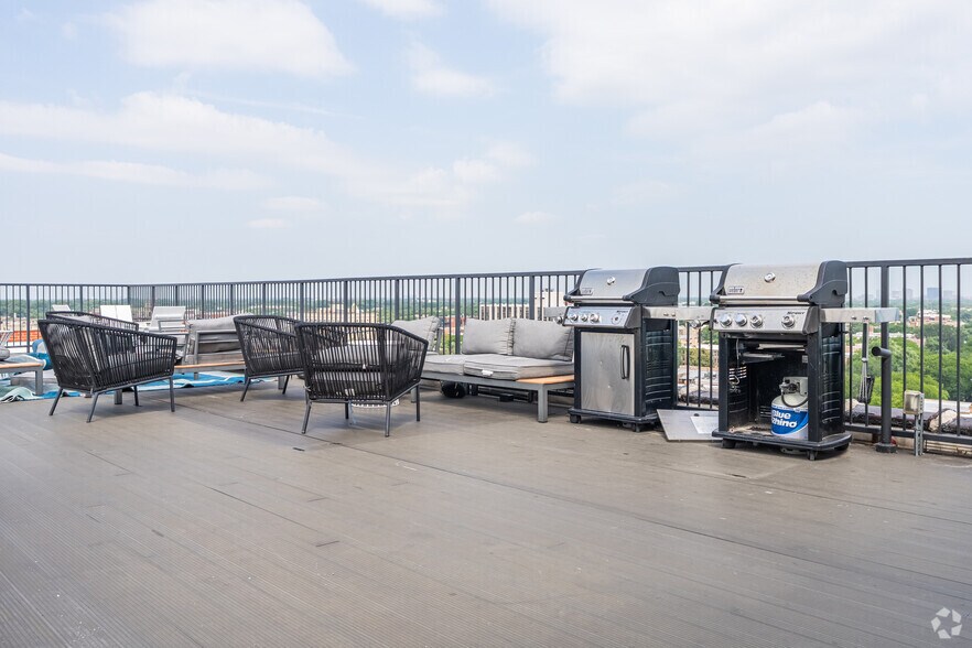 More Photos Of 6805 N Sheridan Rd, Chicago Apartments For Lease