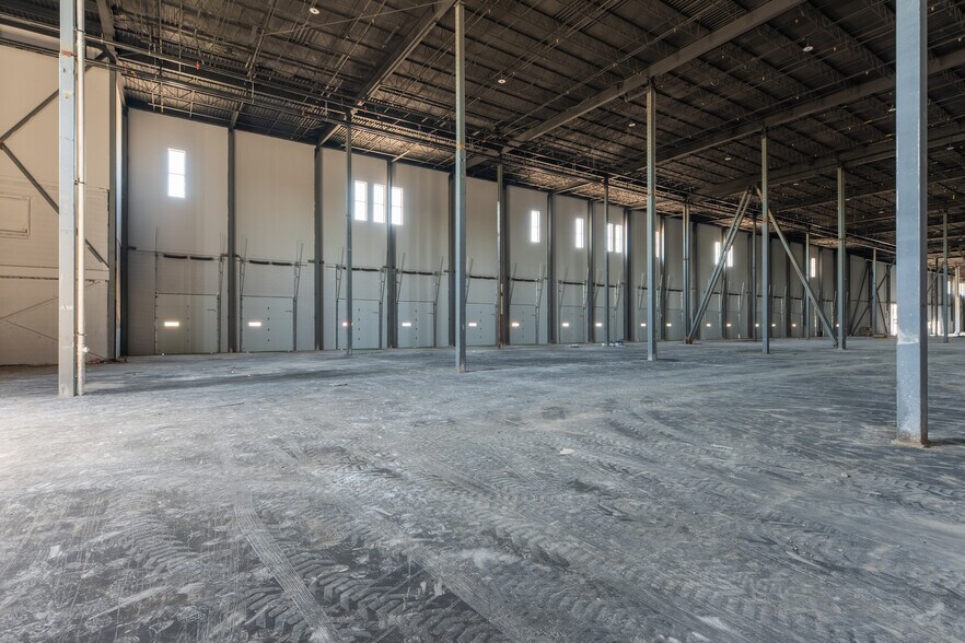 More Photos Of 102 Dolson Ave, Middletown Distribution For Lease