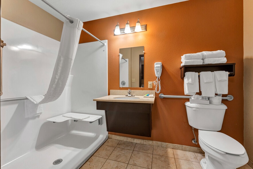 More Photos Of 975 Sheffield St, Washington Hotel For Sale