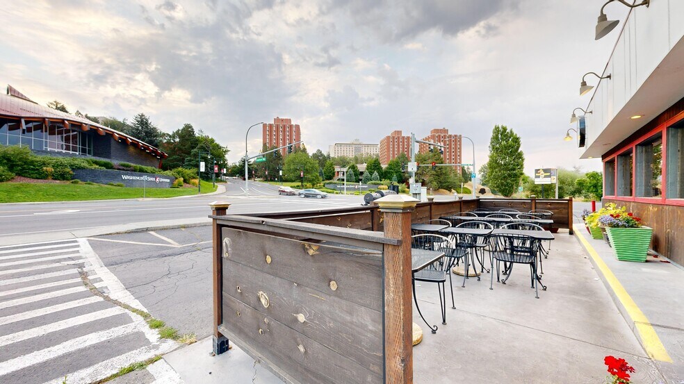 More Photos Of 1005 E Main St, Pullman Restaurant For Sale