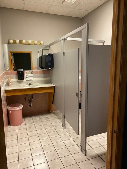 More Photos Of 2705 Happy Joe Dr, Bettendorf Office For Sale