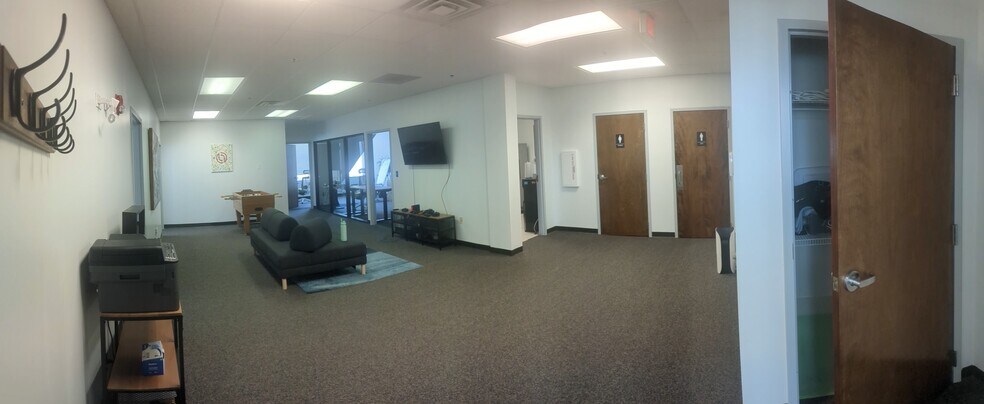 More Photos Of 416 Mccullough Dr, Charlotte Office For Lease
