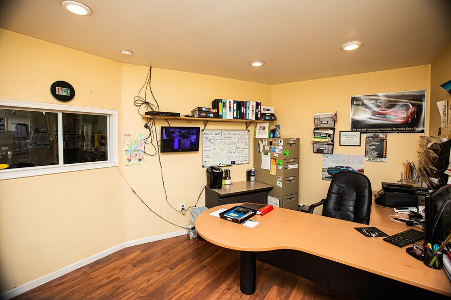 More Photos Of 12 Union Sq, Phillipsburg Auto Repair For Sale