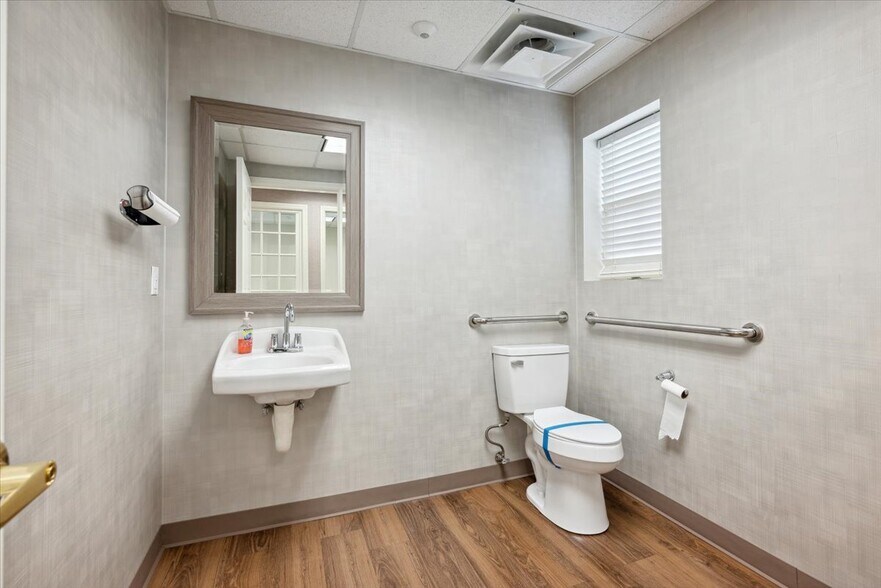 More Photos Of 55 Stirling Rd, Watchung Office For Lease