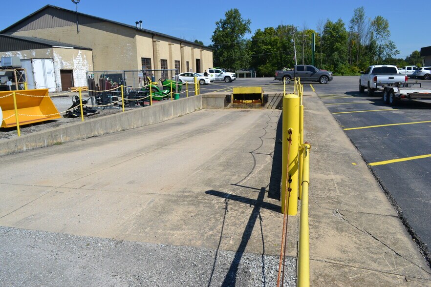 More Photos Of 1111 W 3rd St, Rushville Freestanding For Lease