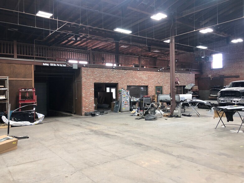 More Photos Of 310 S 9th St, Corsicana Manufacturing For Sale