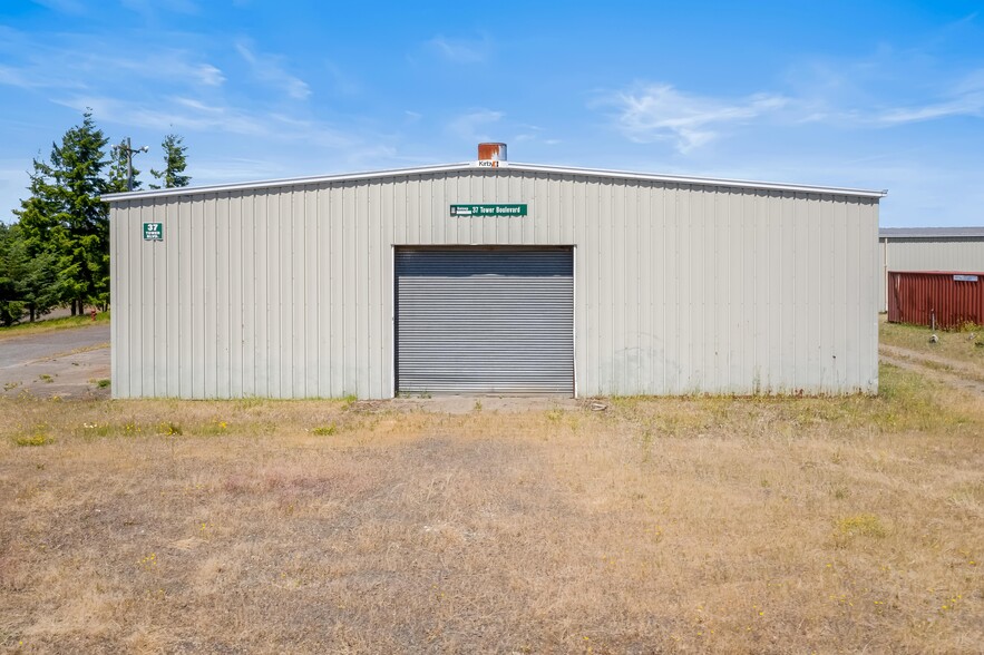 Primary Photo Of 37 Tower Blvd, Elma Distribution For Lease