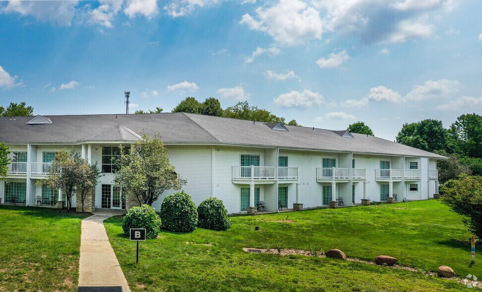 More Photos Of 2299 Cherry Valley Rd SE, Newark Hotel For Lease