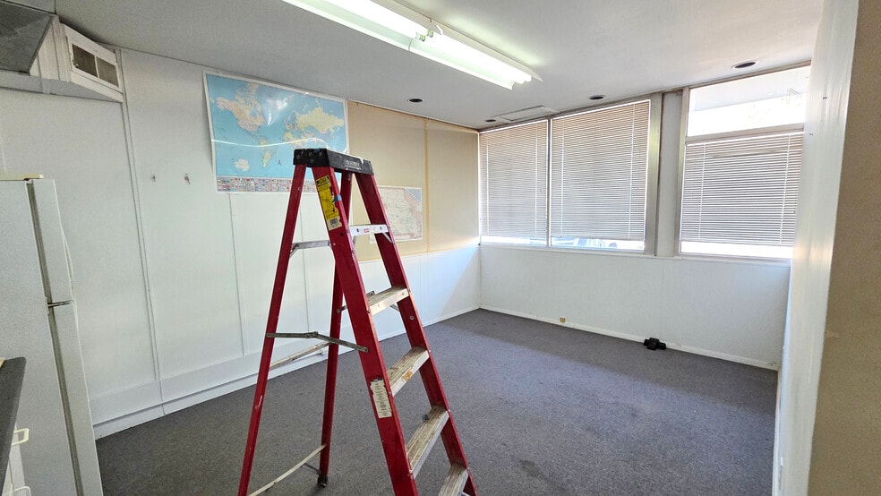 More Photos Of 4808 Forman Rd, Affton Storefront For Lease