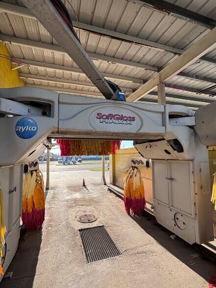 More Photos Of 952 S Commercial St, Aransas Pass Carwash For Sale