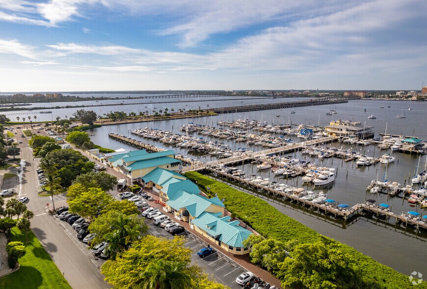 More Photos Of 1001 Riverside Dr, Palmetto Office For Lease