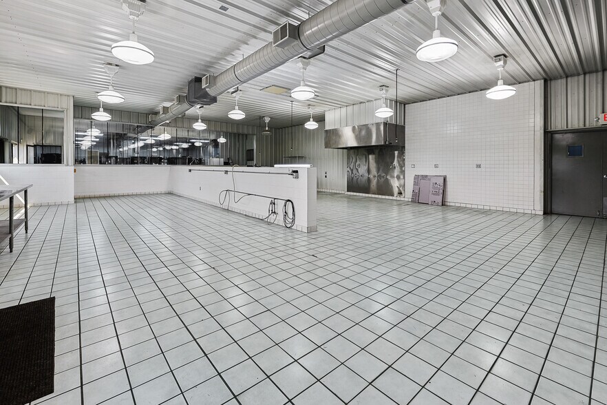 More Photos Of 560 Rolling Meadows, Fond Du Lac Light Distribution For Sale