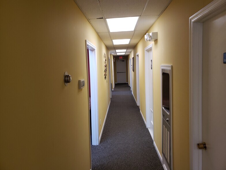 More Photos Of 2028 N Broad St, Colmar Office For Lease